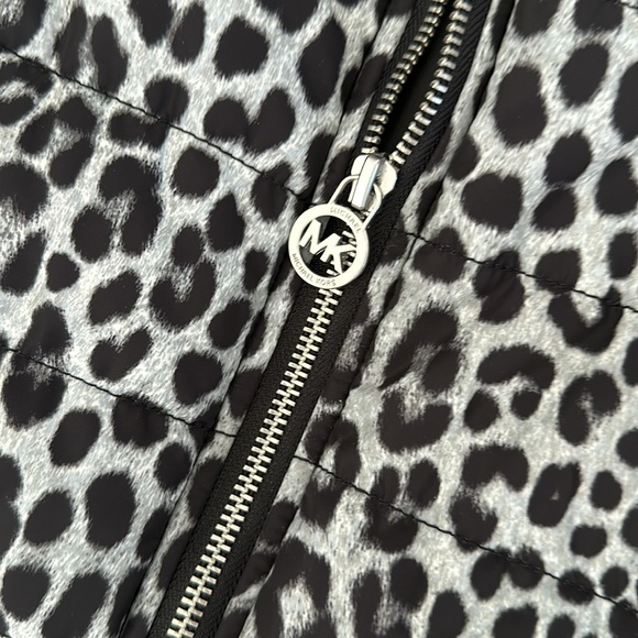 Michael Kors  leopard vest in grey and black, two pockets like new!! - Picture 3 of 5